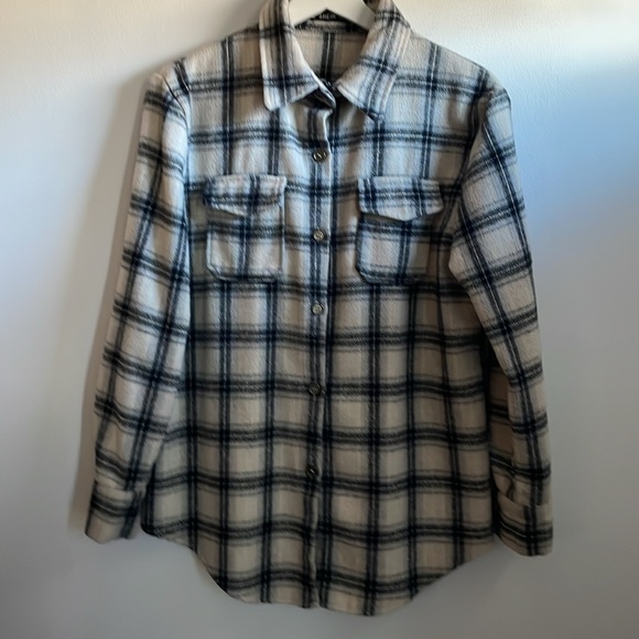 Plaid Shacket  size M - Picture 4 of 8